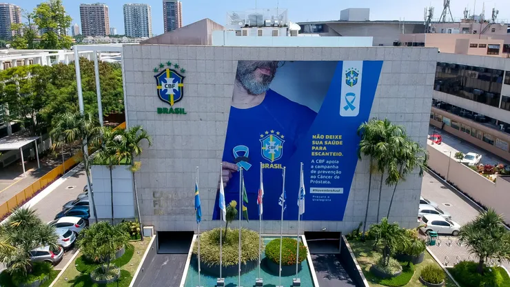 La Confederación Brasileña de Fútbol emitió un comunicado para descartar la camiseta roja.