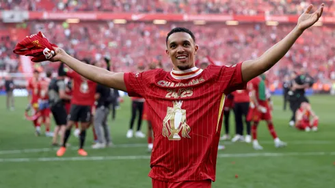 Alexander Arnold anunció su salida del Liverpool y aumentó las especulaciones sobre su futuro ligado al Real Madrid.