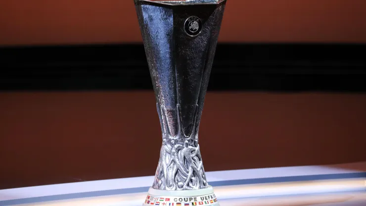 Arsene Wenger, director de desarrollo de la FIFA, cuestionó que al campeón de la Europa League se le otorgue un cupo para la Champions League.