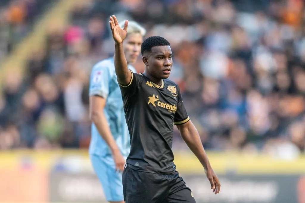 Hull City aún no compra a Óscar Zambrano. (Foto: Imago)