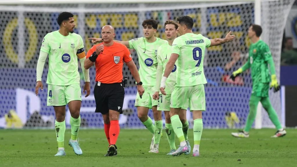 Marciniak se quejó de los cuestionamientos del Barcelona tras el choque ante Inter Milán: GETTY