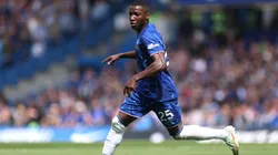 Moisés Caicedo lanzó una dura falta y se ganó insólito apodo.