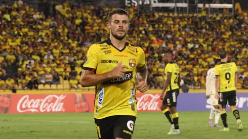 Los hinchas de Barcelona piden la salida de cinco refuerzos estrella.