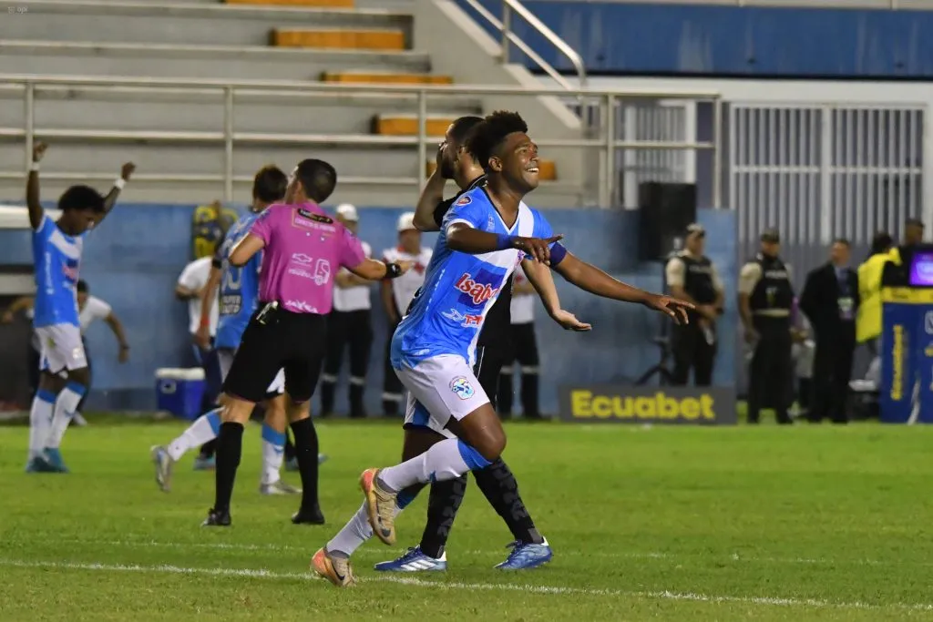 Daniel Valencia también es capitán de Manta. (Foto. Imago)