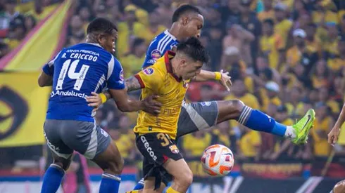 Doblete de Rivero y Barcelona se lleva el Clásico del Astillero.