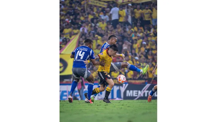 Doblete de Rivero y Barcelona se lleva el Clásico del Astillero.