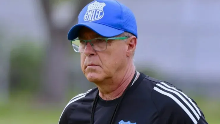 Jorge Célico habla de su continuidad en Emelec tras perder contra Barcelona.