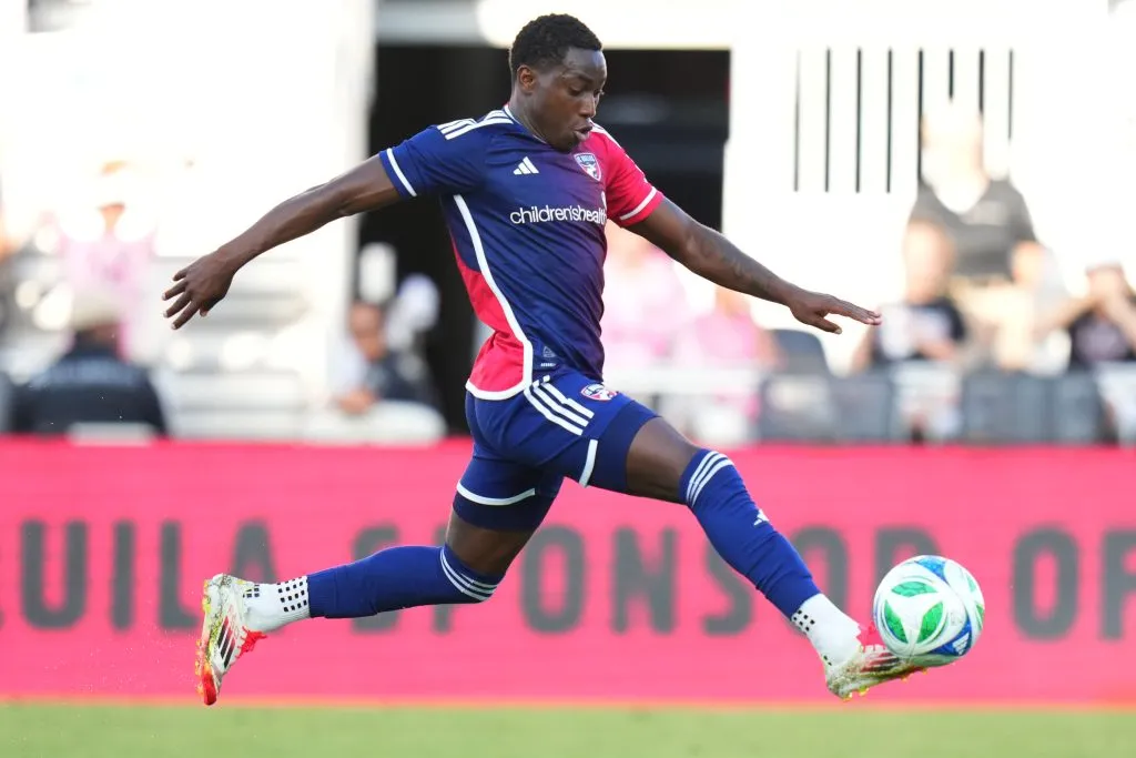 Anderson Julio fue bloqueado por la Selección de Ecuador. (Foto: GettyImages)