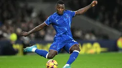 Tres gigantes de Europa van por Moisés Caicedo.