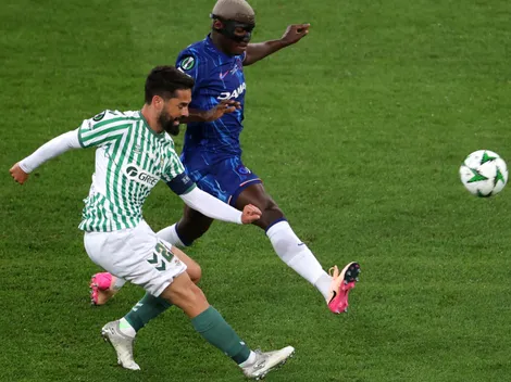 Así fue el cruce entre Moisés Caicedo e Isco en la final de la Conference League