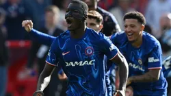 Moisés Caicedo marca un golazo con el Chelsea en la final de la Conference League.