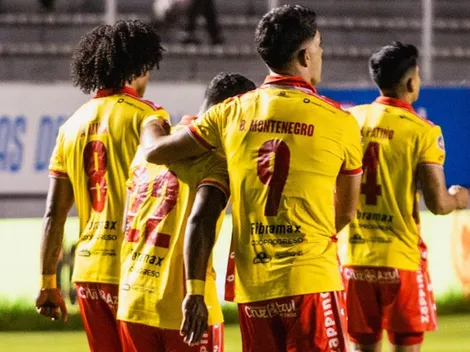 Aucas gana y ahonda la crisis de Barcelona