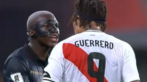 Así fue el tenso cruce entre Moisés Caicedo y Paolo Guerrero.