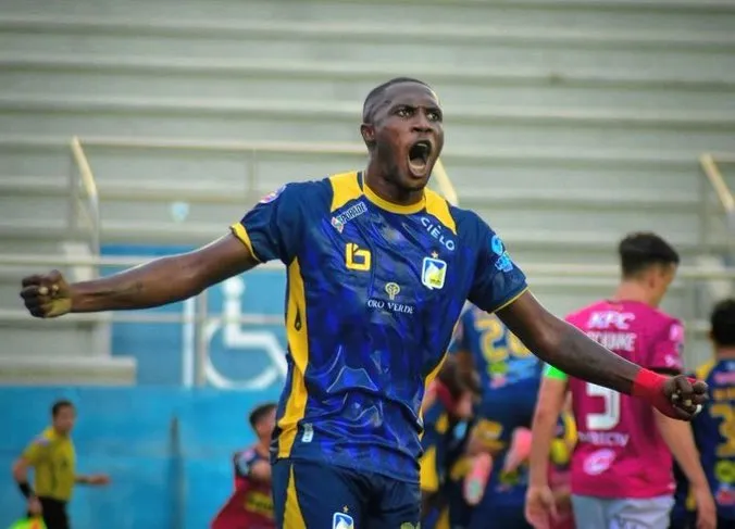 Luis Caicedo tendría todo listo para fichar por Emelec. (Foto. Delfín)