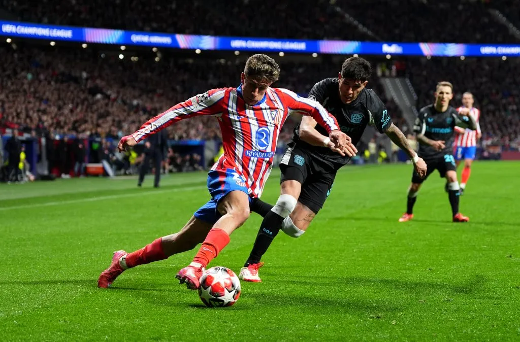 Piero Hincapié enfrentó al Atlético de Madrid en esta Champions.