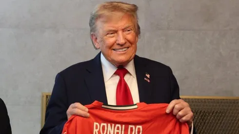Cristiano Ronaldo regaló una camiseta a Trump.