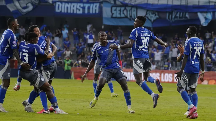 El DT que fue a ver a Emelec porque reemplazaría a Jorge Célico