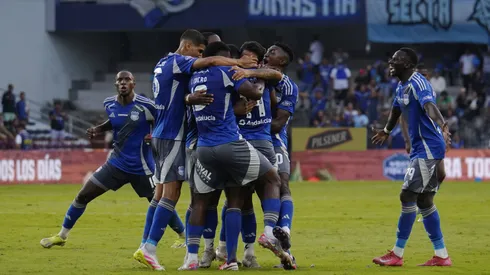 Emelec tiene nuevo entrenador y los hinchas reclaman