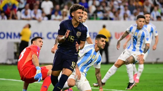 Jeremy Sarmiento – Selección de Ecuador.