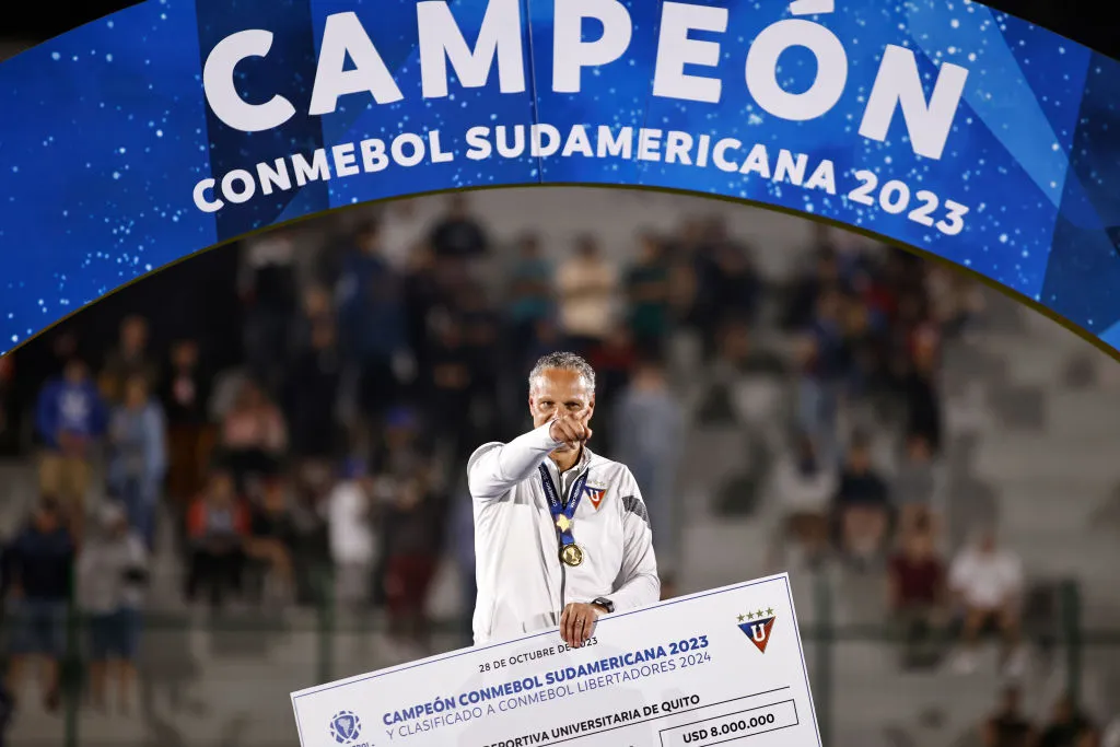 ¿Y el amor al club? Esteban Paz pone millonaria demanda a Liga de Quito