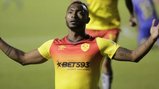 El grande de LigaPro que sorprenderá con el fichaje de Pedro Pablo Perlaza