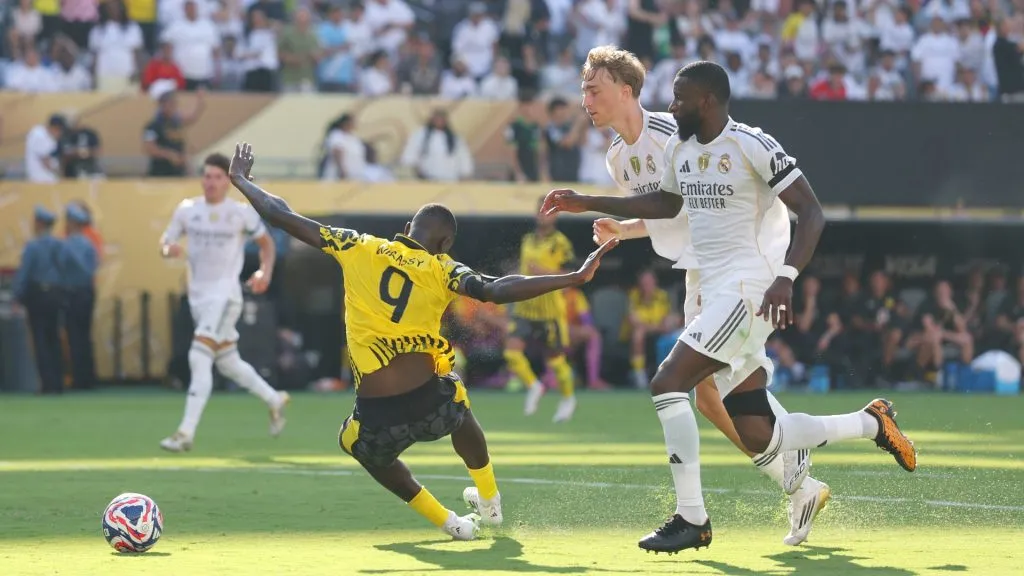 Mientras a William Pacho le dieron dos partidos, esta sanción recibió el jugador del Real Madrid