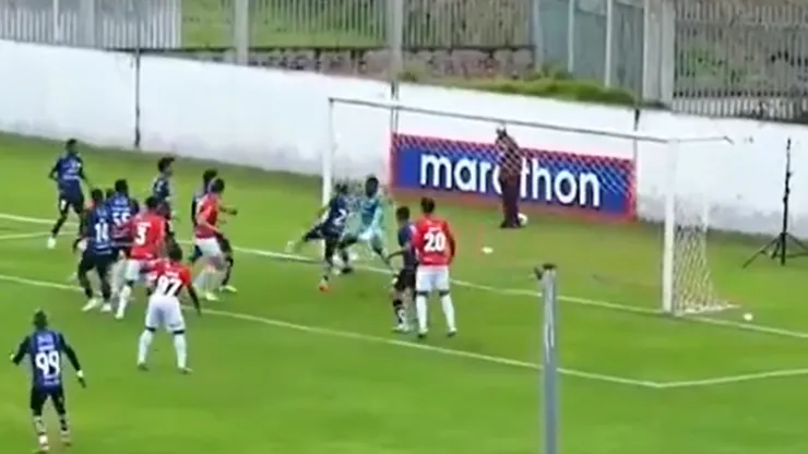 El insólito gol en Serie B que es tendencia en redes sociales