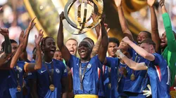 La figura pública que le entregó la medalla de campeón del Mundial de Clubes a Moisés Caicedo