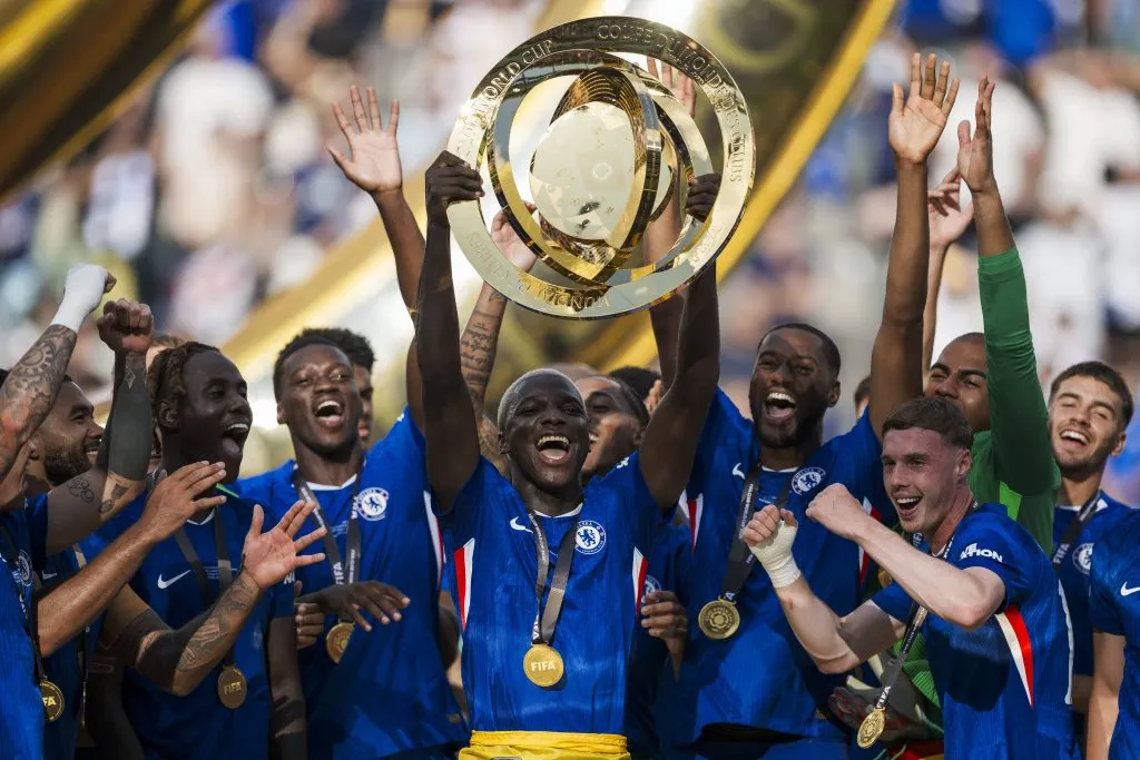 La decisión de la FIFA que resalta a Moisés Caicedo pero desacredita a Alberto Spencer