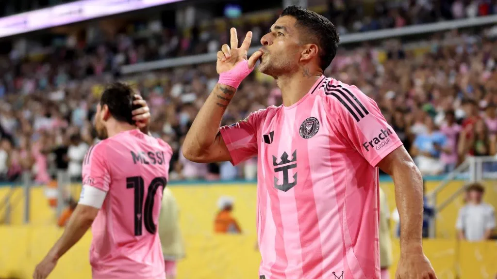 Suárez, junto a Messi y CR7 como los delanteros con más goles sin penaltis: GETTY