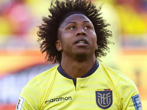 Lo ponen en diferentes equipos y aquí apareció jugando Ángelo Preciado