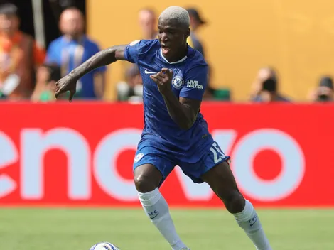 VIDEO | Moisés Caicedo juega fútbol en la playa con la camiseta de este equipo