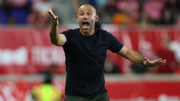 Mascherano criticó a la MLS por sancionar a Messi.