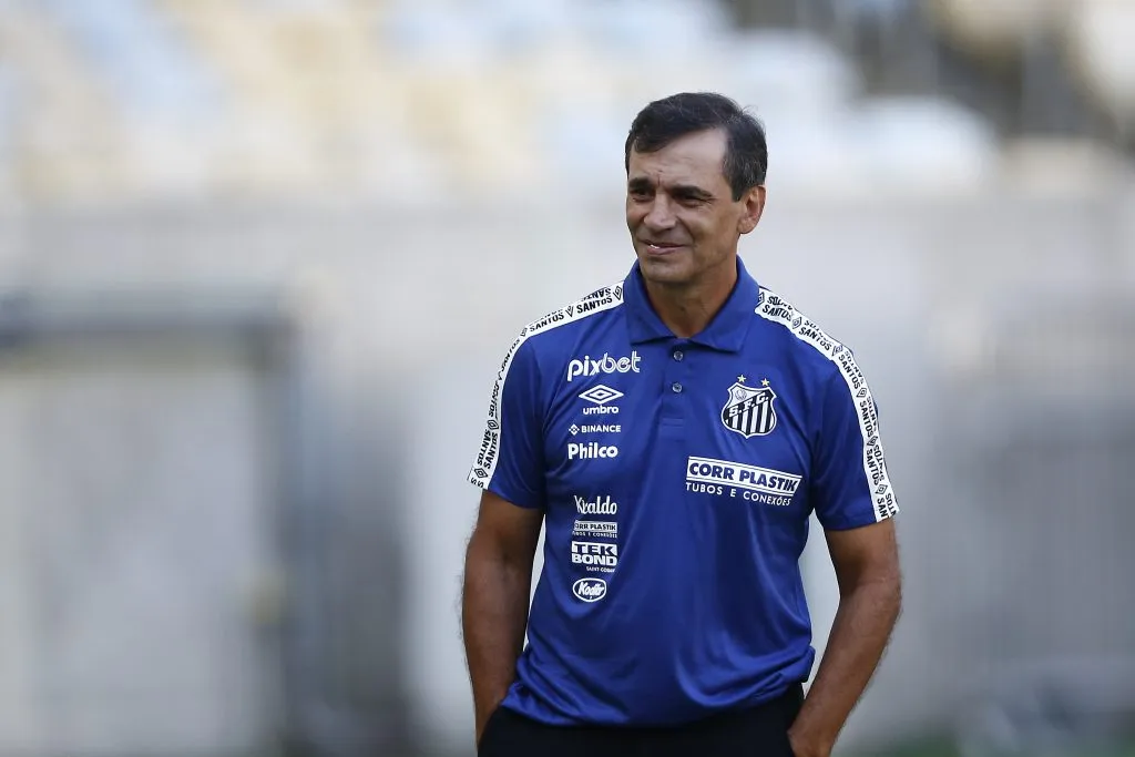 Fabián Bustos también dirigió en el fútbol brasileño.