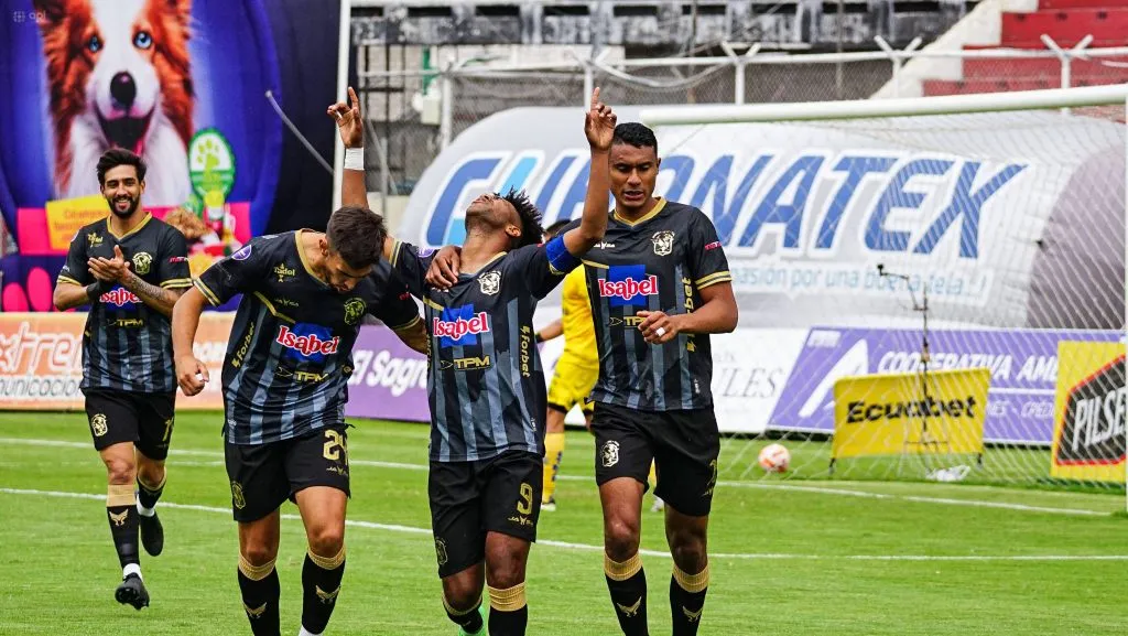 Daniel Valencia es el 9 de Manta y goleador de la LigaPro. (Foto: Imago)