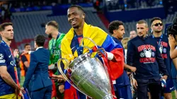 William Pacho ganó los mismos títulos que Dembelé.