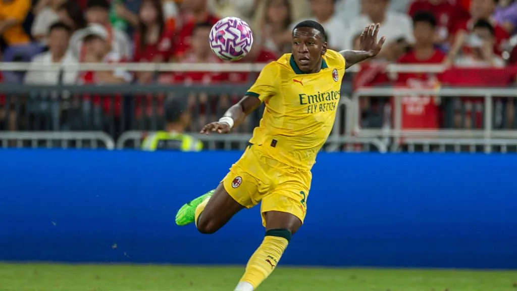 Pervis Estupiñán debutó en el AC Milan.