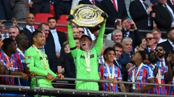 Dean Henderson, arquero del Crystal Palace, pagó las cervezas de los hinchas que estaban celebrando la obtención de la Community Shield.
