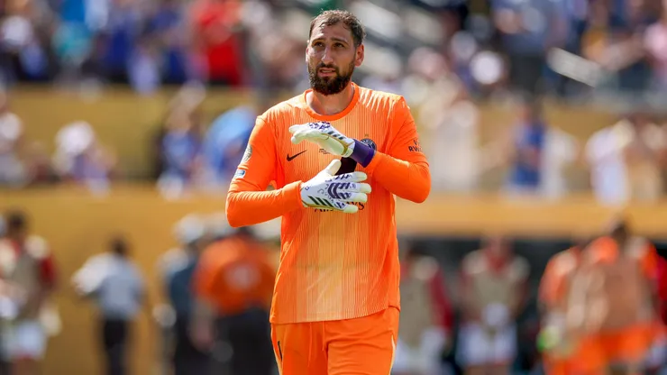 Gianluigi Donnarumma, sin lugar en el París Saint-Germain de Luis Enrique, podría jugar en Chelsea o Manchester United.