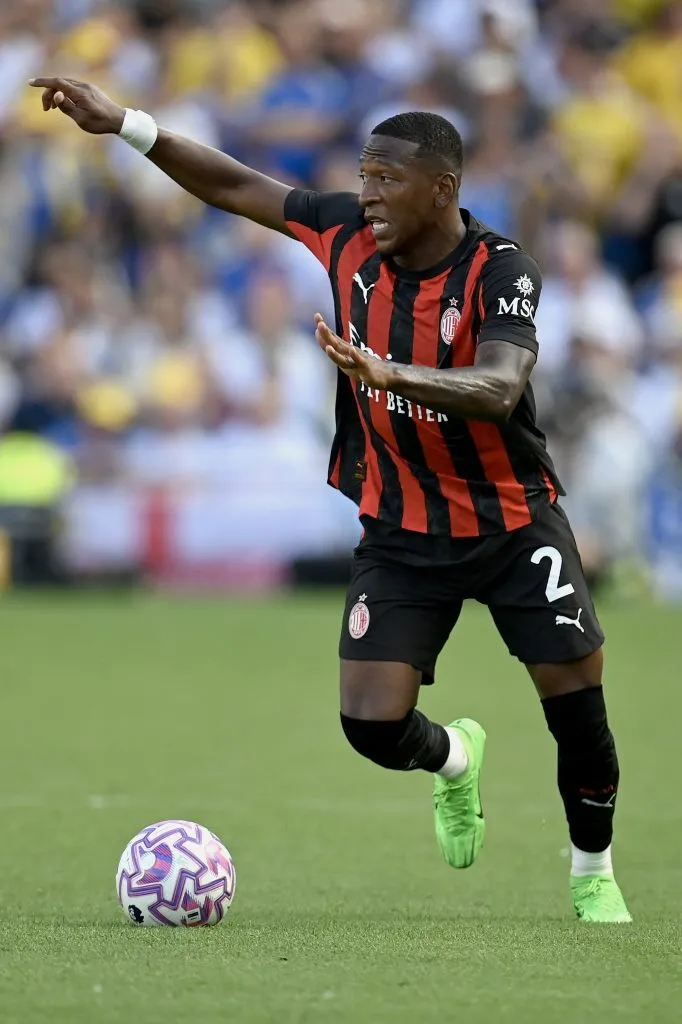 Pervis Estupiñán lleva el 2 en AC Milan. (Foto: GettyImages)