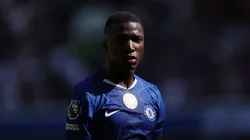 Solo así lo frenan: La falta que recibió Moisés Caicedo en la Premier League