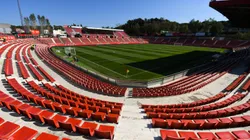 Barcelona puede mudarse a estadio de 14.000 localidades.