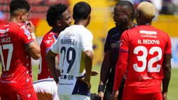 VIDEO | Falta de respeto: El polémico gesto del árbitro contra jugadores de Liga de Quito. Foto: IMAGO.