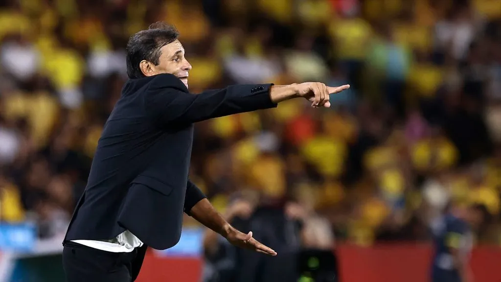 Fabián Bustos - DT de Barcelona.