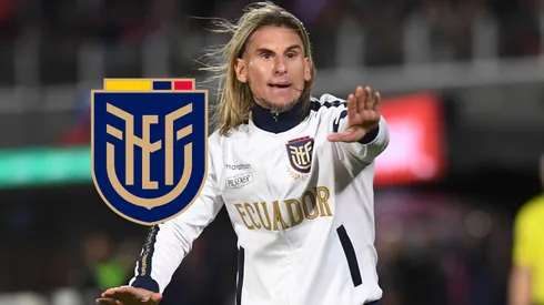 Mientras Sebastián Beccacece celebra empates, el entrenador que sigue esperando a la Selección de Ecuador. Foto: Getty.