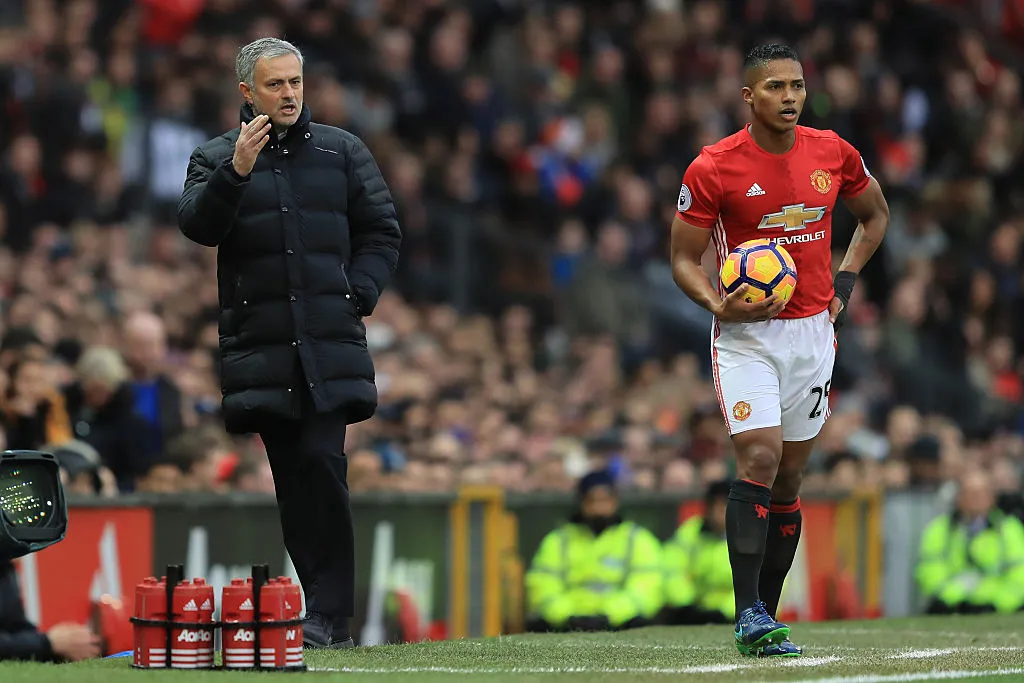 José Mourinho - Antonio Valencia.