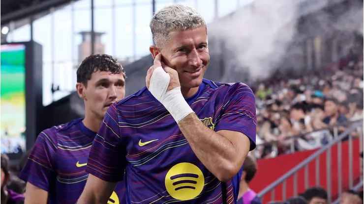 Robert Lewandowski explicó que su lesión se debió a la gran cantidad de viajes en autobuses y al mal descanso durante la pretemporada por Asia.