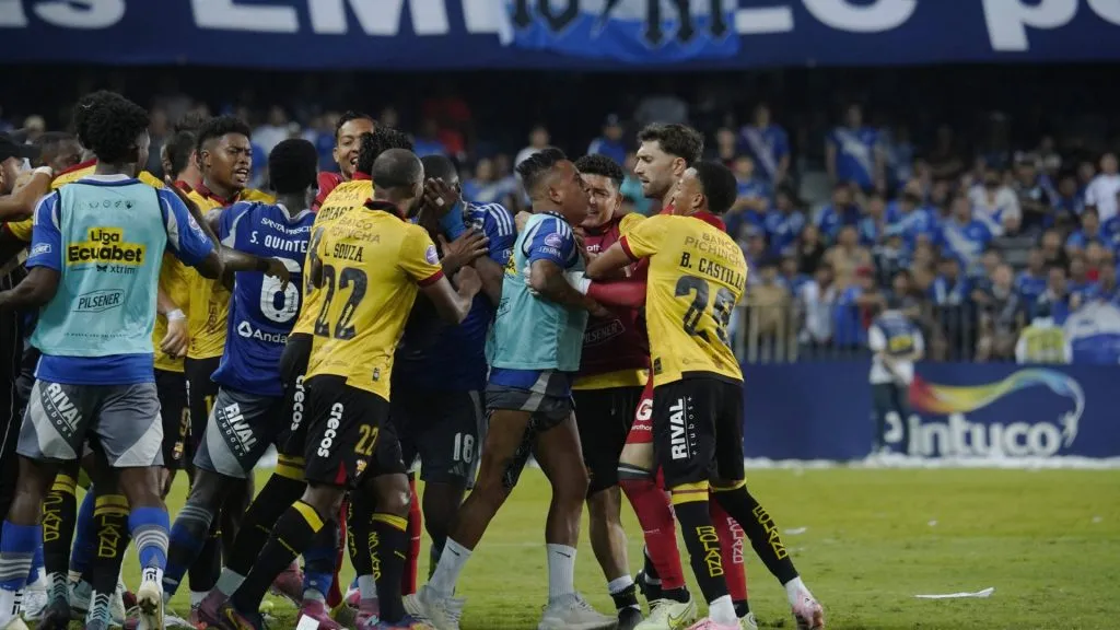Los incidentes empezaron tras pelea entre jugadores. Foto: IMAGO.