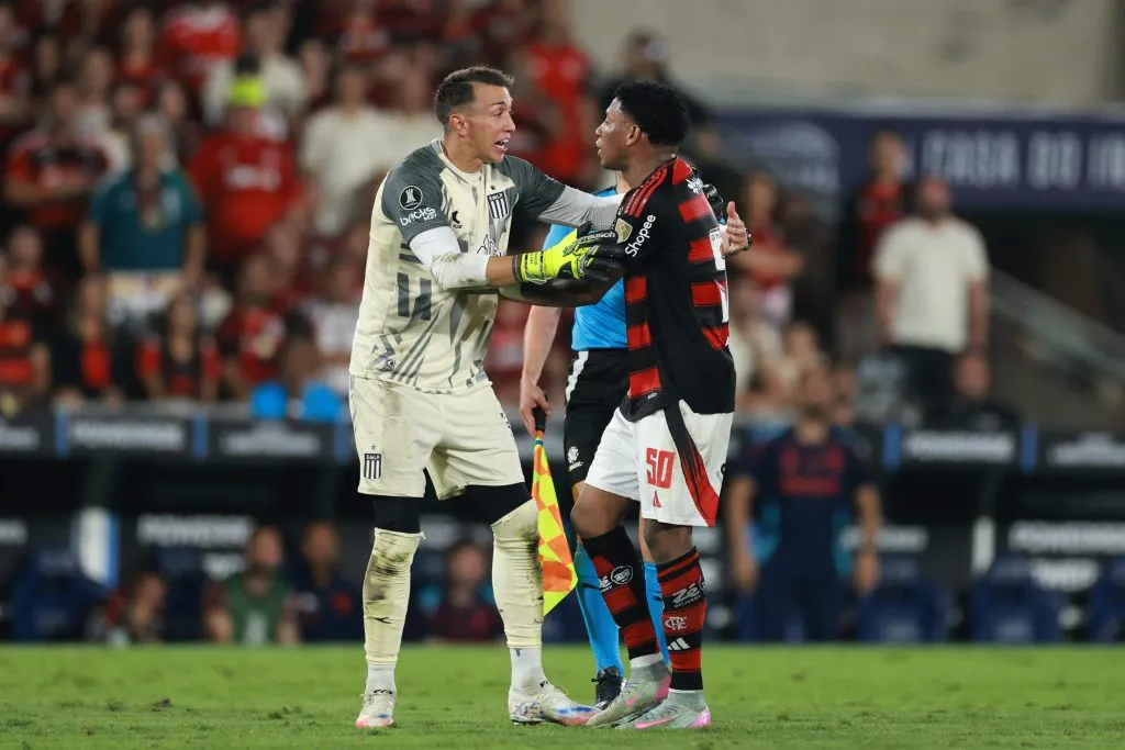 Gonzalo Plata – Fernando Muslera. Foto: Getty.