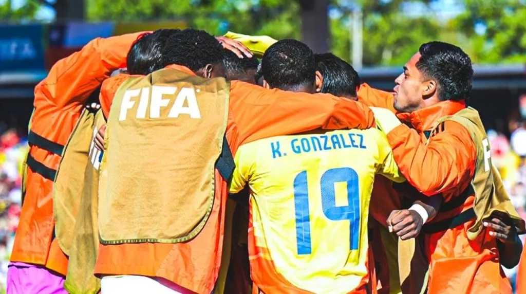 Jugadores de Colombia celebrando en el Mundial Sub-20. (Foto: X / @FCFSeleccionCol)